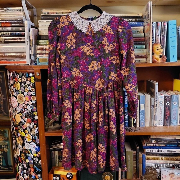Charter Club Dresses & Skirts - Vintage floral long sleeve dress with lace collar and bow detail.